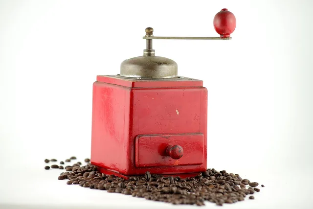 mill, grinder, coffee, grinding, coffee beans, caffeine. Can you actually taste what a grind change does to a compact coffee grinder?