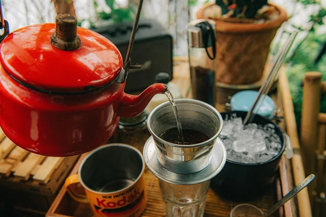 drip coffee, hot water, kettle, coffee, pouring, water, brewing, drink, beverage, caffeine, nature, closeup. Five home coffee experiments any curious beginner can run alone