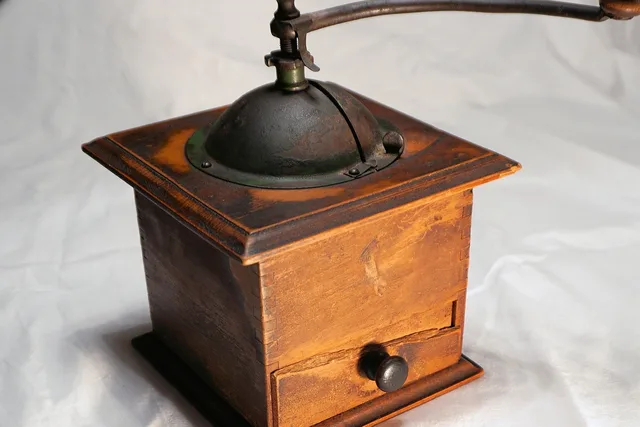 coffee grinder, coffee, old, mill, historical, bean, crank, coffee beans, grind, antique, antiquity, nostalgia. Home coffee research trends: two directions, three habits
