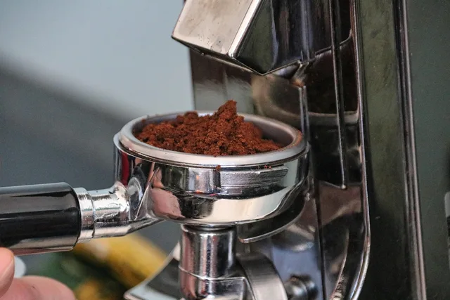 coffee, grinder, coffee grounds, caffeine, drink, coffee grinder, coffee grinding, barista, cafe, closeup, coffee grounds, coffee grounds, coffee grinder, coffee grinder, coffee grinder, coffee grinding, barista, barista, barista, barista, barista. Compact coffee grinders makers: what to ask before you buy