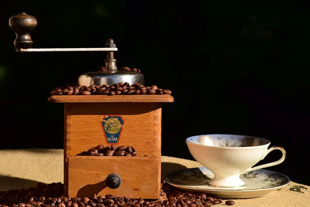 coffee, coffee grinder, mill, grind, coffee beans, historical, wood, antique, old, close up, household, mechanically, brown, fragrance, aroma, cook, coffee cooking, beans, caffeine, roasted, crank, coffee break, coffee grinder, coffee grinder, coffee grinder, coffee grinder, coffee grinder. What to check before buying beginner coffee gear, and the order to buy it in