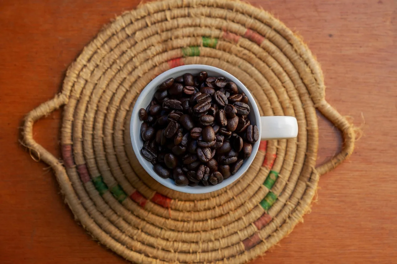 coffee, coffee beans, beans, roasted, caffeine, brown, bag, linen bag, coffee sack, aroma, food, enjoyment. What labels can tell you when you stock a small coffee bar: a closer look